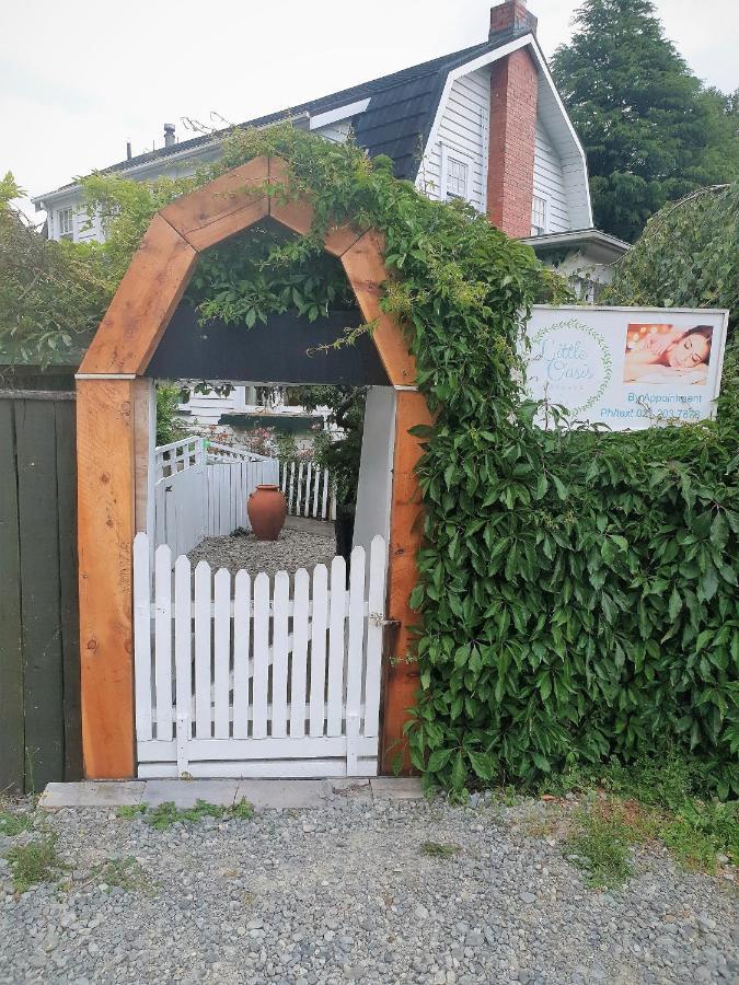 Enchanted Escape Picton Exterior photo
