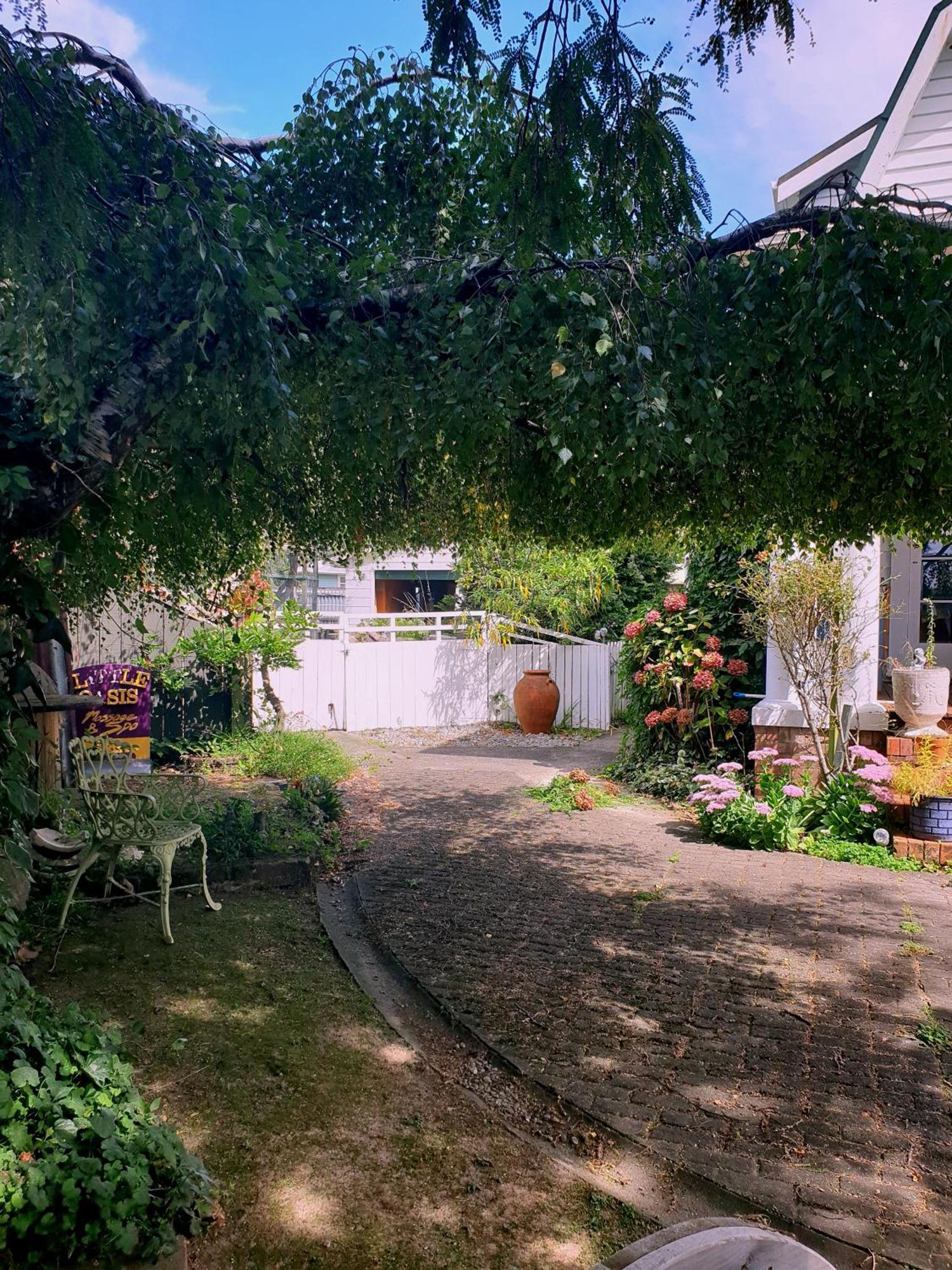 Enchanted Escape Picton Exterior photo