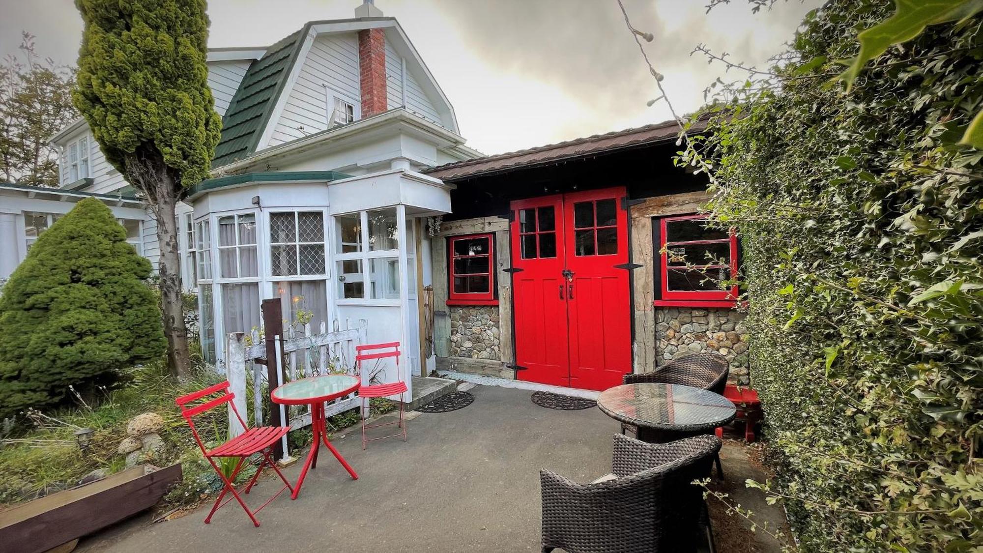 Enchanted Escape Picton Exterior photo